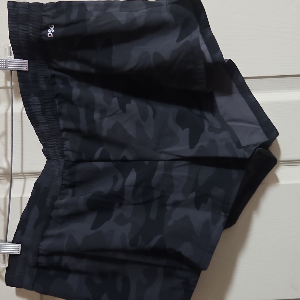 DSG Women’s Stride Shorts: CAMO: NEW WITH TAGS: SIZE XXL